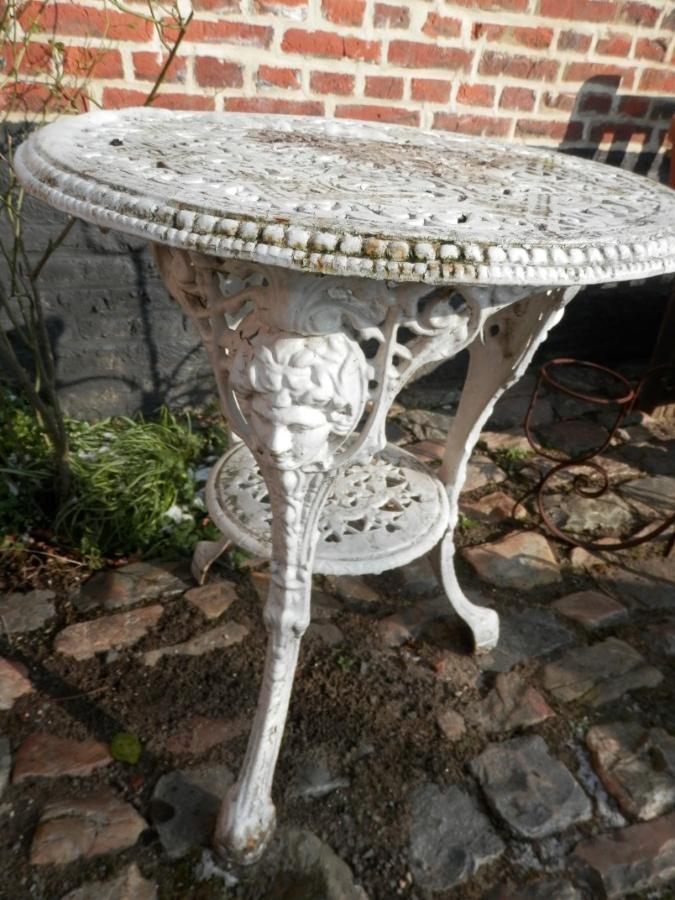 Table de jardin  en fonte époque 19ièm