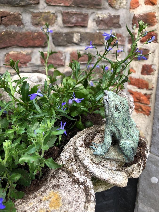 Old fountain with bronz putti on concrete base.