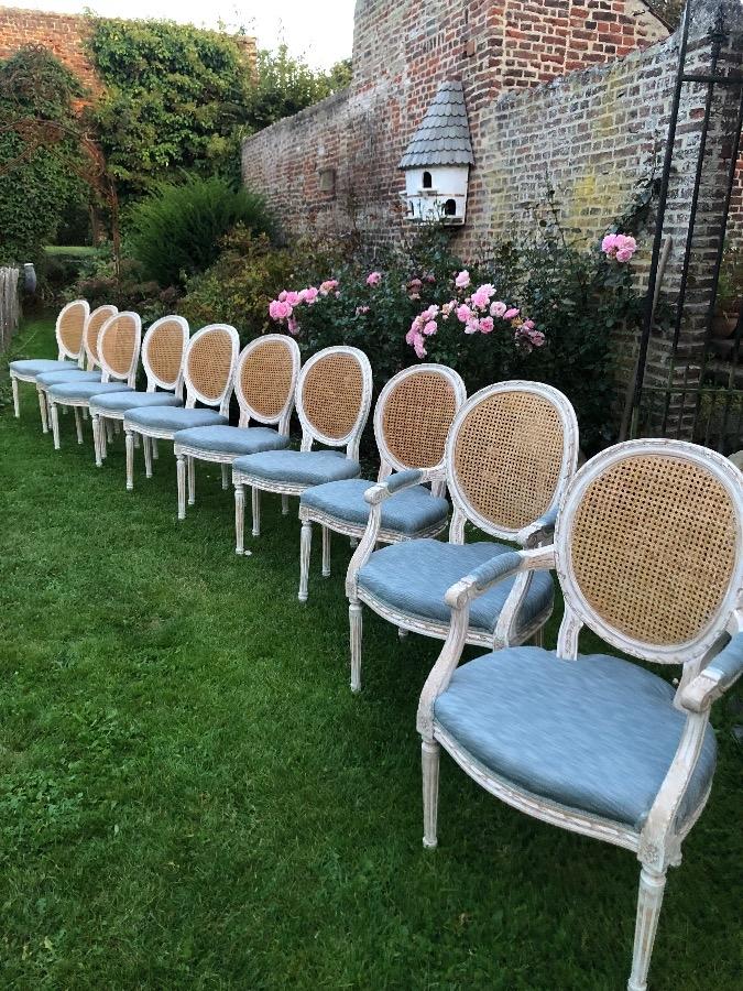 Série de 10 chaises de style louis 16 en excellent état 