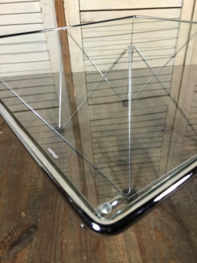 Table basse / coffee table Glass and metal